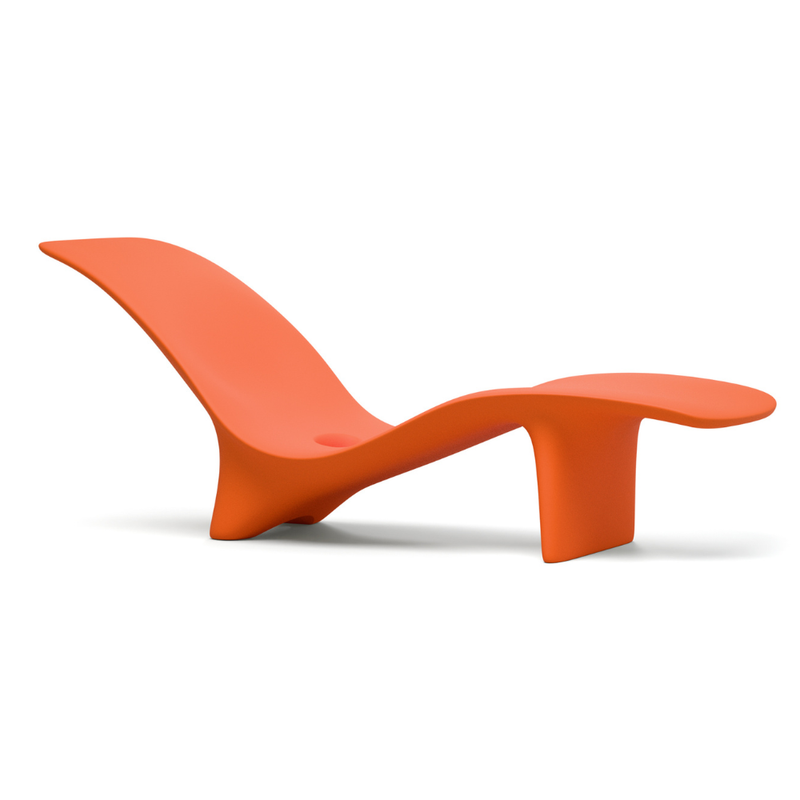 Karim Rashidin suunnittelema kaunis SWAY Aurinkotuoli Lohen oranssi RAL 2012. Beautiful SWAY Sun chaise designed by Karim Rashid in Salmon orange RAL 2012.