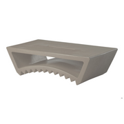 Marco Acerbisin suunnittelema sulavalinjainen TAC design sohvapöytä Dove Grey värillä.