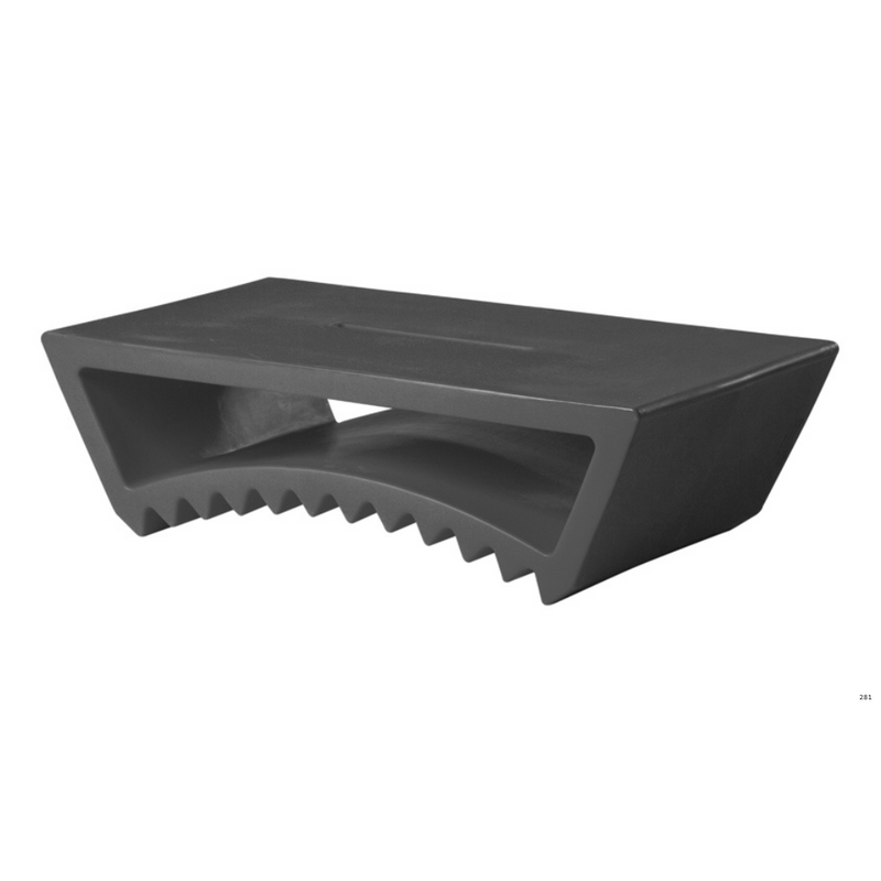 Marco Acerbisin suunnittelema sulavalinjainen TAC design sohvapöytä Elephant Grey värillä.