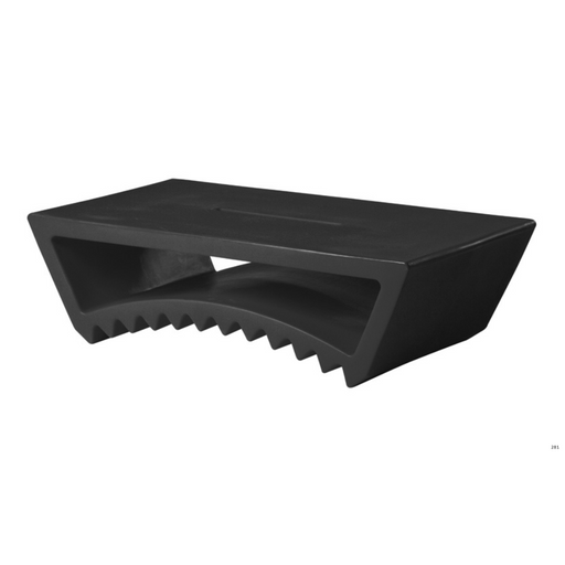 Marco Acerbisin suunnittelema sulavalinjainen TAC design sohvapöytä Jet Black värillä.