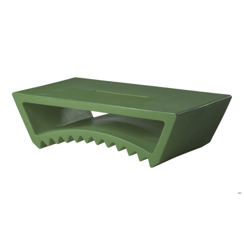 Marco Acerbisin suunnittelema sulavalinjainen TAC design sohvapöytä Malva Green värillä.