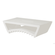 Marco Acerbisin suunnittelema sulavalinjainen TAC design sohvapöytä Milky White värillä.