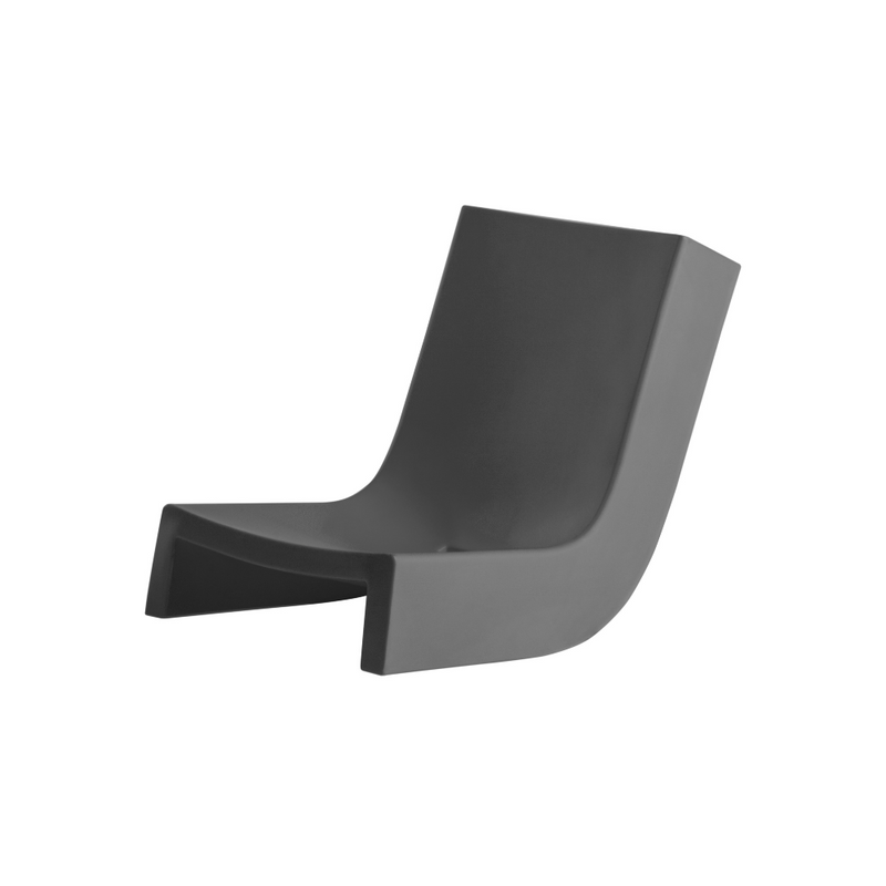 Prospero Rasulon suunnittelema sulavalinjainen TWIST design aurinkotuoli / terassituoli Elephant Grey värillä.