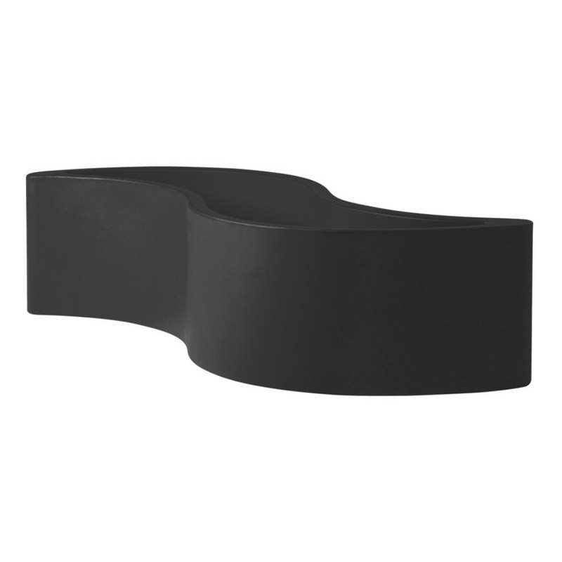 Giò Colonna Romanon suunnittelema käytännöllinen ja tyylikäs WAVE design Kasviruukku - Penkki Jet Black värillä.