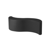 Giò Colonna Romanon suunnittelema käytännöllinen ja tyylikäs WAVE design Penkki / Kasviruukku Jet Black värillä.