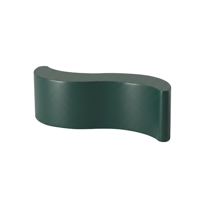 Giò Colonna Romanon suunnittelema käytännöllinen ja tyylikäs WAVE design Penkki / Kasviruukku Vihreä Pine Green värillä.