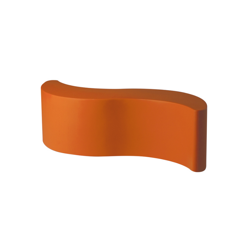 Giò Colonna Romanon suunnittelema käytännöllinen ja tyylikäs WAVE design Penkki / Kasviruukku Pumpkin Orange värillä.