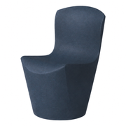 Guglielmo Berchiccin suunnittelema kaunislinjainen ZOE design tuoli ZOE ZOE Sininen Deep Blue värillä.