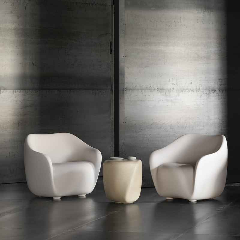 ecoBirdyn suunnittelema sulavalinjainen REBORN D.40 design pöytä.