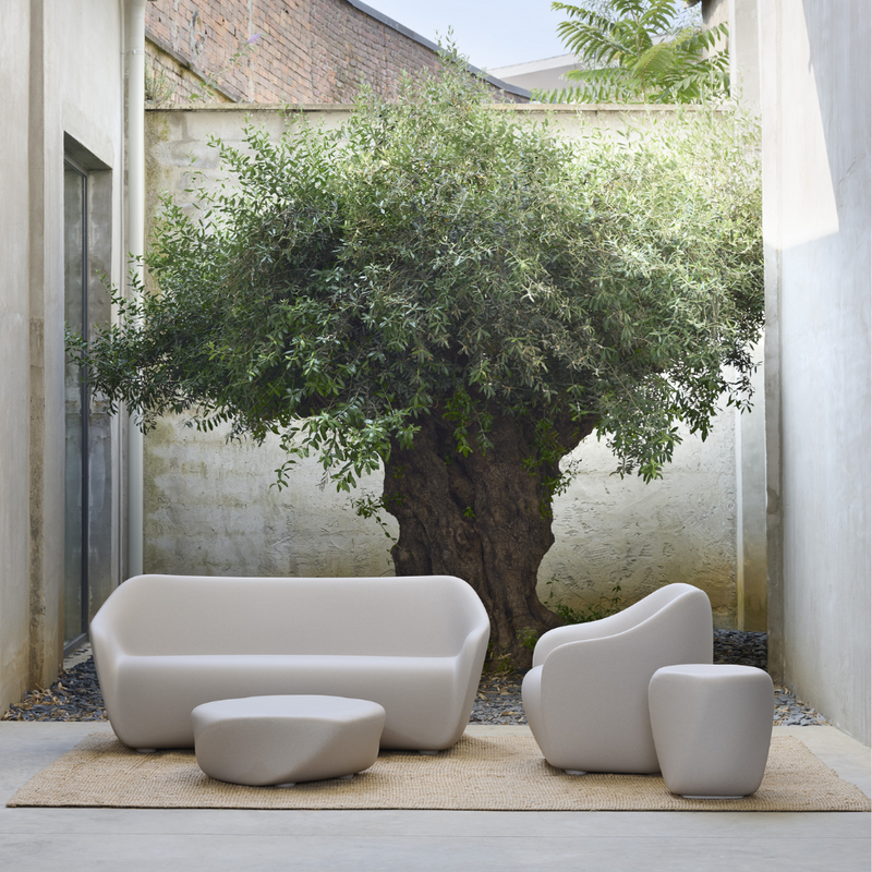 ecoBirdyn suunnittelema sulavalinjainen REBORN design tuoli.