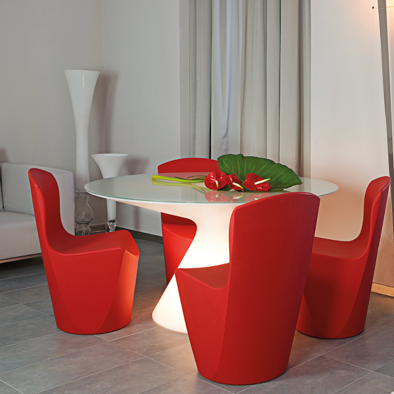 Guglielmo Berchiccin suunnittelema kaunislinjainen ZOE design tuoli.