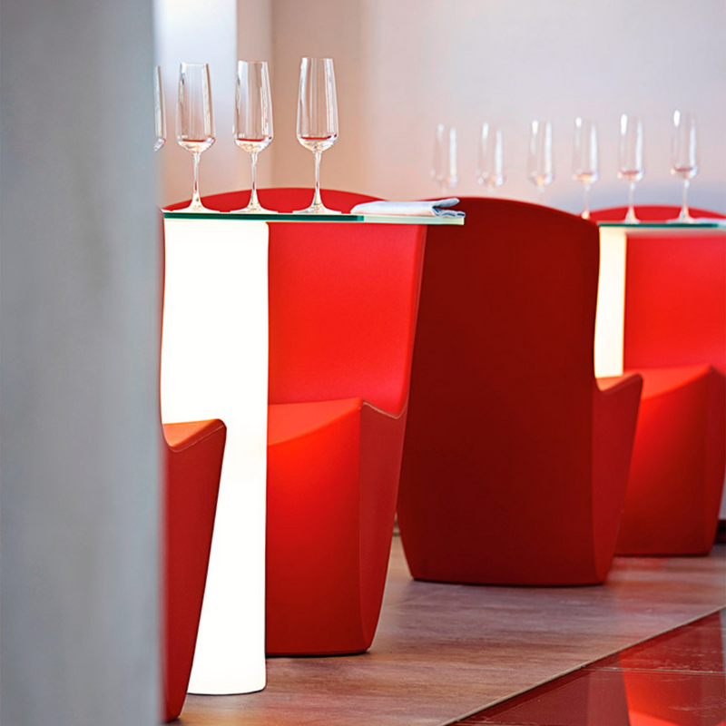 Guglielmo Berchiccin suunnittelema kaunislinjainen ZOE design tuoli.