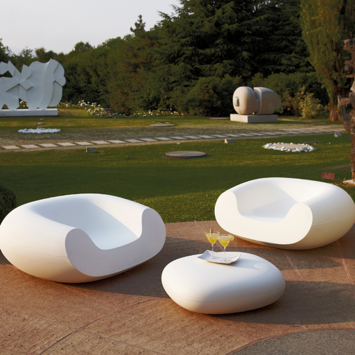 Marcel Wandersin suunnittelema sulavalinjainen CHUBBY LOW Matala design pöytä / Rahi.