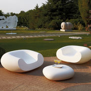 Italo Pertichinin suunnittelema sulavalinjainen CHUBBY Lounge design tuoli.